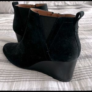 Stunning black suede Vionic wedge boots!  Water resistant!